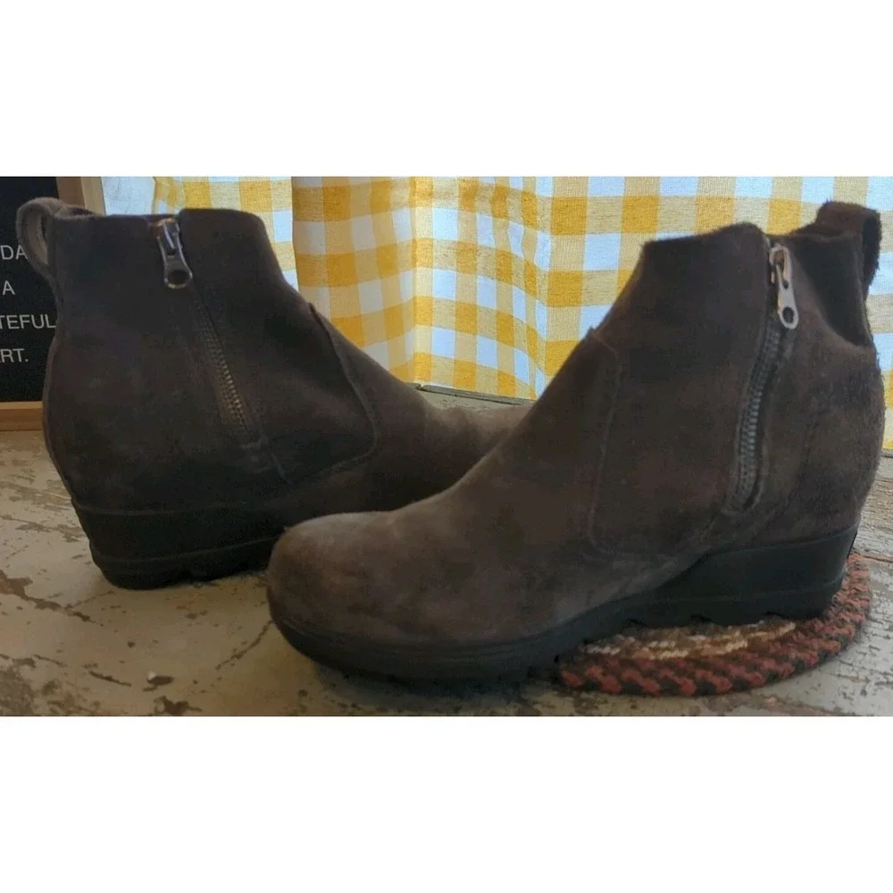 Sorel‎ Evie Women's Size 6 Grey Wedge Pull-on Suede Booties